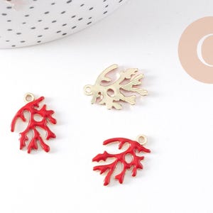 Red enamel coral pendant in gold-plated zamac 21.5mm, x2 (G10474)
