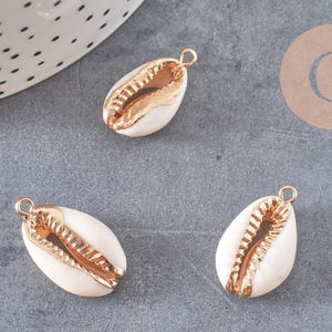 Pendentif cauri ouvert coquillage naturel doré, pendentif doré, création bijou coquillage cauri, coquillage naturel, l'unité,23-28mm-G2139
