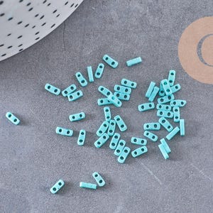 Perline di vetro rettangolari blu turchese, 2 mm, 2 fori, 50 pezzi (1,2 g) (G4603)