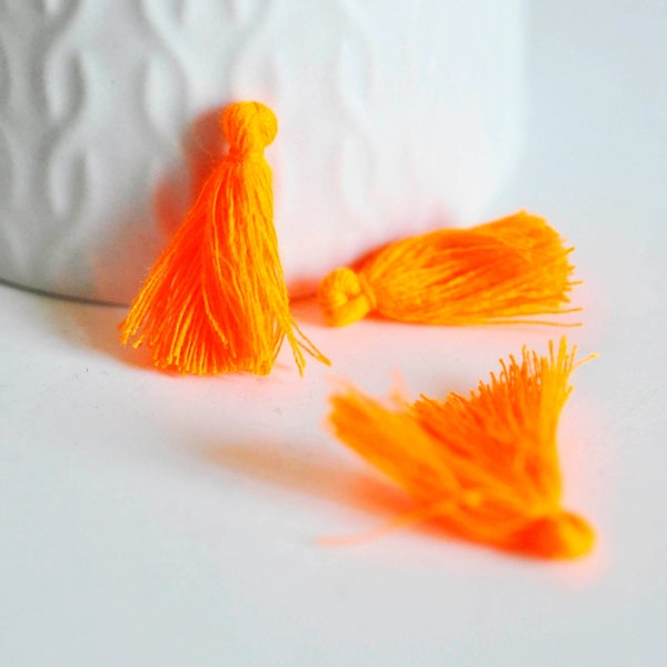 Pompon orange fil coton fluo 28mm,décoration pompon,accessoire coton, pompon boucles, X 5 G1588