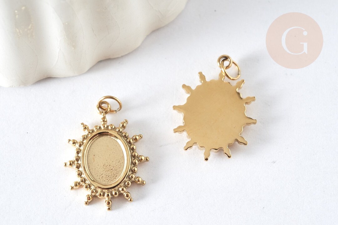Pendentif Ancien En Forme De Soleil - Métal Doré Et Cabochon Verre - Occasion Excellent État