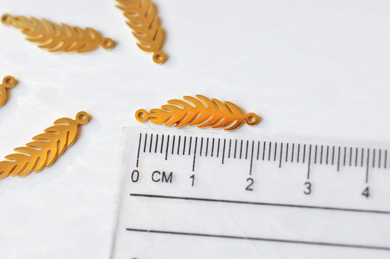 Pendentif connecteur plume acier 201 doré inoxydable, création bijou doré, 22mm, x1 (G4833)