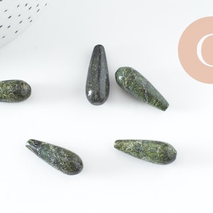 Natürlicher grüner Spitzenjaspis, halbgebohrte Tropfenperle, 24–25 mm, Steinperlen zur Schmuckherstellung aus Naturstein, X5 G5156