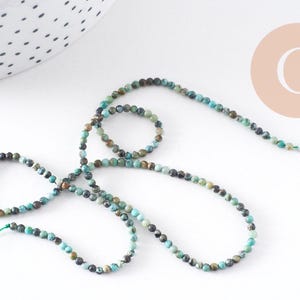 Perle Jaspe turquoise africaine naturelle 2mm,x1 fil de 39cm (G1541)