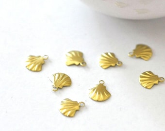 Brass shell charm, raw brass charms, jewelry pendant, nickel-free, 10mm, X10 G0192