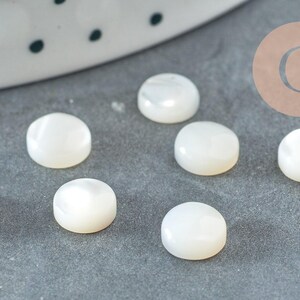 Cabochon rotondo di madreperla bianca naturale, 6-6,5 mm, x1 (G2715)