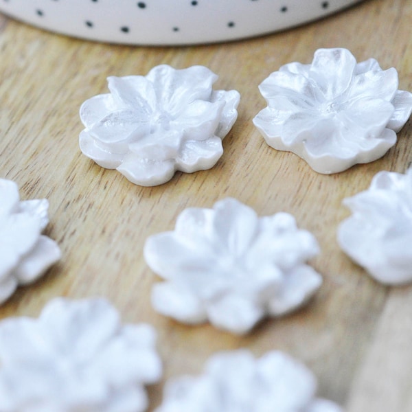 Cabochon fleur résine blanche nacrée 24mm, création bijoux DIY, X2 G4388