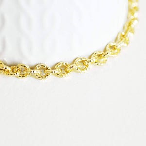 Goldkette, strukturiertes hellgoldenes Aluminiumglied, 7 mm, 1 Meter (G2827)