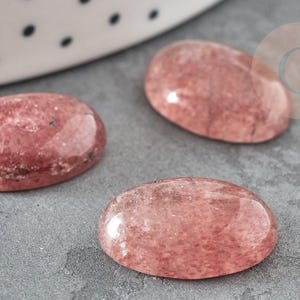 Cabochon ovale quartz fraise, quartz fraise naturel, pierre naturelle,18x13mm, x1 G2219