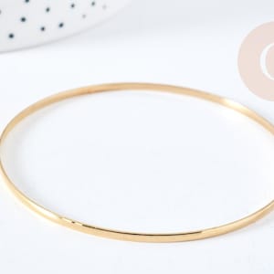 Brazalete fino de 2,5 mm, liso, chapado en oro de 14 quilates - 67 mm, x1 (G8357)