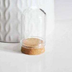 Mini cloche en verre et support en liège, bouteille verre,cloche verre, présentoir, création bijoux, 36.5mm, l&#39;unité,G763