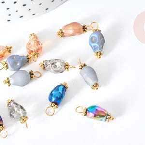 Gold skeleton skull pendant in multi-colored glass zamac and gold-plated brass 16~17.5mm, glass bead jewelry creation, x1 G9090