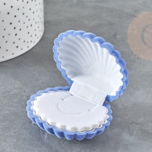 Ecrin bijou coquillage Velours bleu, boite bijoux, rangement bijoux, intérieur blanc, 3.5x3.8cm, x1 G3293