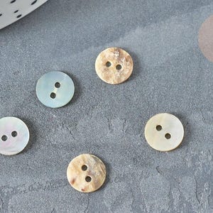 Bouton rond nacre multicolore 8mm, x10 (G7371)