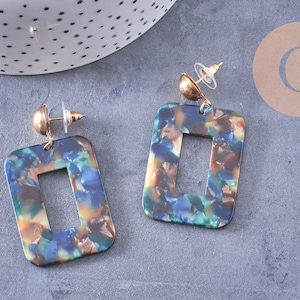Pendientes colgantes rectangulares de resina zamac chapados en oro, 55 mm el par (G0075)