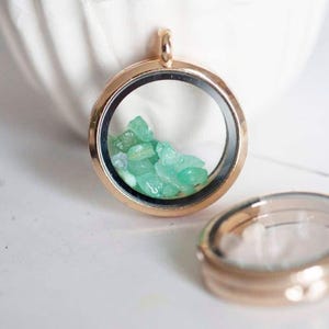 Pendant locket medallion display case glass brass gilt 35.5mm, x1 (G0602)