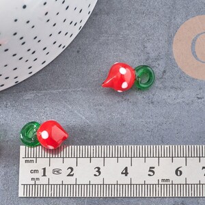 Pendentif fraise fruit rouge verre artisanal tchèque 25mm, x5 (G1985)