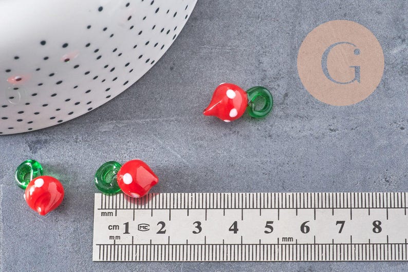Pendentif fraise fruit rouge verre artisanal tchèque 25mm, x5 (G1985)