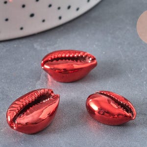 Red cowrie shell pendant, natural shell, metallic cowrie, shell jewelry, 20mm, x5 (G0783)