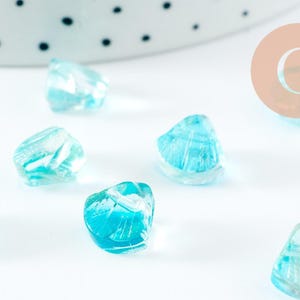 10.5mm Green Clear Glass Shell Beads, Czech Glass Beads, Shell Beads, Green Glass Jewelry Making, x10 G5437