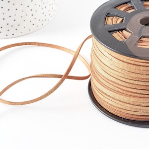 cordon suédé marron, cordon pour bijoux,cordon à paillettes, cordon cuir, création bijou, 4mm, longueur 1 mètre-G90