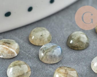 Rund cabochon av naturlig labradorit, 6 mm, x1 (G1014)