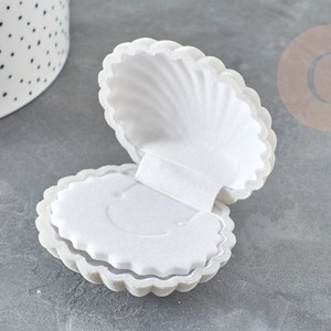 Seashell jewelry box, light grey velvet, 3.5x3.8cm, jewelry box, jewelry storage, white interior, x1 G3384