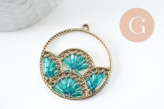 Pendentif rond zamac doré tissé rocaille vert turquoise dentelle 37.5mm, x2 (G4133)