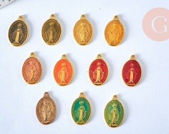 Oval Virgin Mary medal pendant in golden brass mixed enamel, 19.5mm, X1 G2939