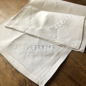 2 x KRUG CHAMPAGNE Echte Irische Leinen Serviette Bestickt Krug CHIC Classy Rare Unbenutzt 55cm x 51 cm