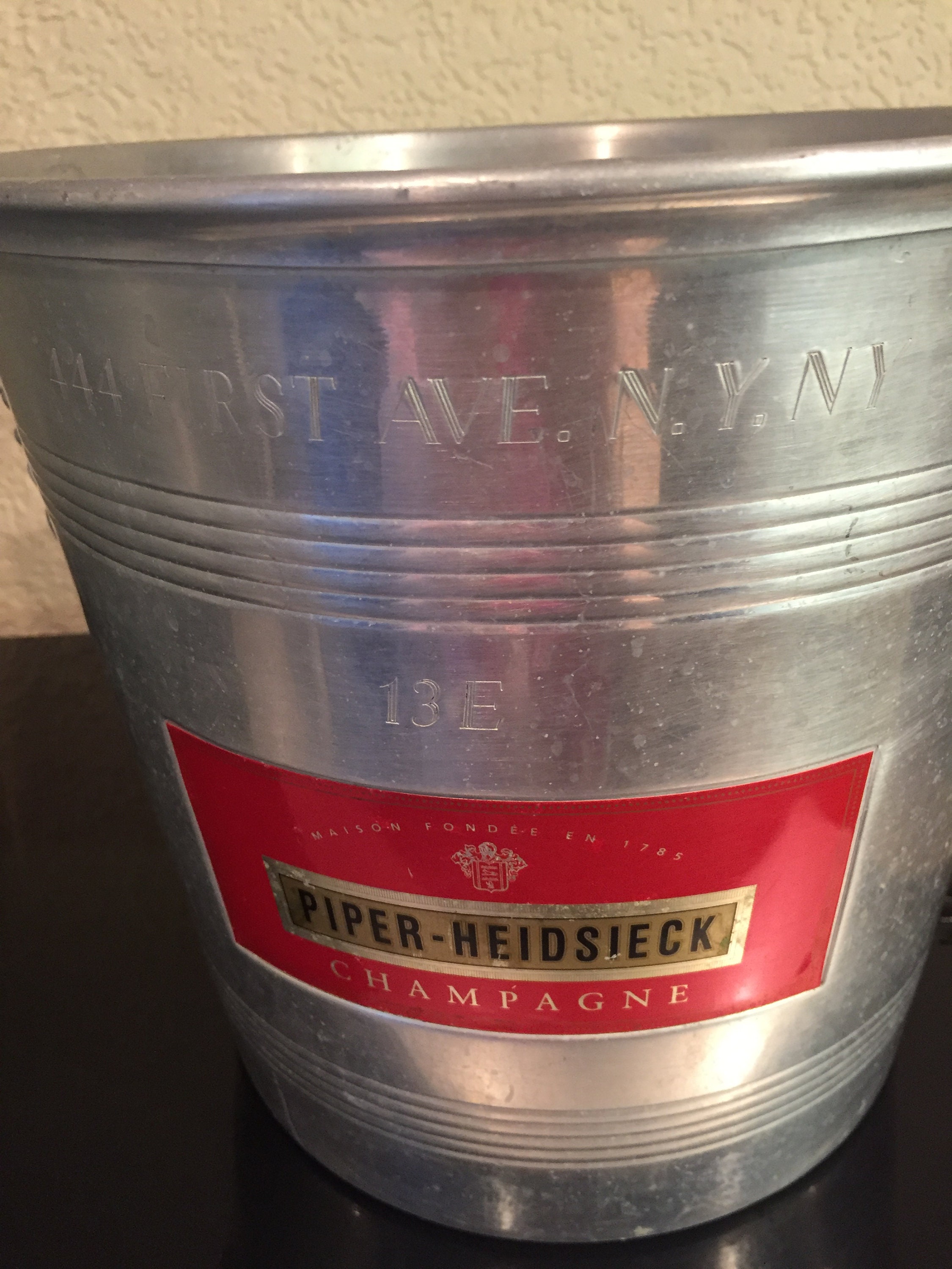 Vasque à champagne Piper Heidsieck édition Marylin. seau à champagne français. french ice bucket. champagne bucket. Champagne cooler france - France