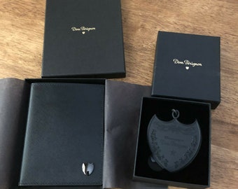 schwarz Geschenk zum 47 Geburtstag für Frauen und Männer Set mit Urkunde Soreso Design Kochschürze Schürze mit witzigem Spruch Edel Jahrgang 1974 Farbe schwarz Geschenk zum 47 Geburtstag für Frauen und Männer Set mit Urkunde Soreso Design Kochschürze Schürze mit witzigem Spruch Edel Jahrgang 1974 Farbe
