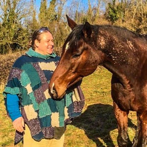 Lapptäcksponcho med huva, återvunnen ull, fri storlek… handgjord