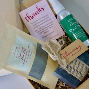 Pacote de cuidados faciais, conjunto de presente para cuidados com a pele, barra de sabonete de carvão, tônico facial com aloe vera, máscara de limpeza de carvão ativado, caixa de presente para o dia das mães