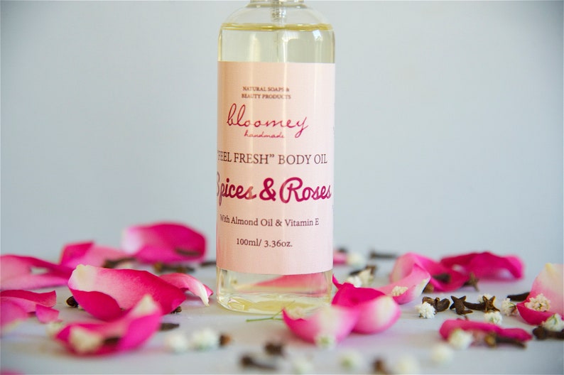 8.4 oz Moisturizing Body Oil with Spices & Roses Scent