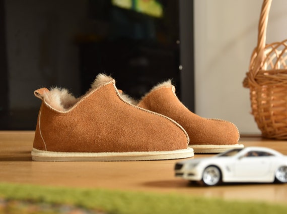 Les enfants de chaussons en cuir, chaussons fourrure enfant, cadeau pour les enfants, des bottines en cuir véritable, chaussures cuir véritable enfants, cadeau de Noël, bottes, vente. | à Gagnez Un Haut Admiration
Les enfants de chaussons en cuir, chaussons fourrure enfant, cadeau cadeau cadeau pour les enfants, des bottines en cuir véritable, chaussures cuir véritable enfants, cadeau de Noël, bottes, vente. | à Gagnez Un Haut Admiration
ca1339