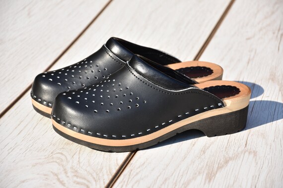 mens black leather clogs