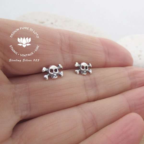 Small Skull Bone Studs earrings made in sterling silver, Tiny Crossbones post earrings, Spooky jewellery, Unisex Pirate earrings gift