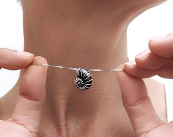 Collar con colgante de concha de nautilo, joyería costera, regalo de joyería playera para ella.