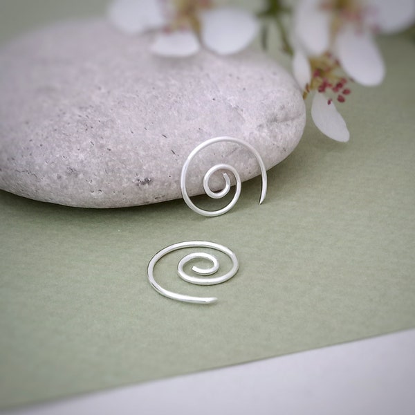 15mm gewone spiraal oorbellen in sterling zilver, sierlijke open draad oorbellen, eenvoudige minimalistische Threader swirl oorbellen, tribale sieraden voor haar