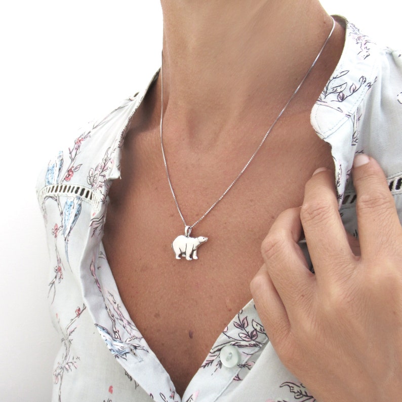 Sterling silver polar bear charm on a box chain. Life like arctic wild animal pendant for save the planet symbol jewellery. North Pole Bear amulet for environmenatlists