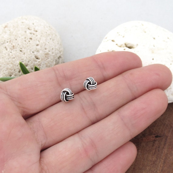Orecchini Nodo Celtico In Argento, Orecchini Celtici, Borchie D'argento Celtici, Delicati Orecchini, Orecchini Minimaliste, Piccole Borchie - Italia - Foto 9