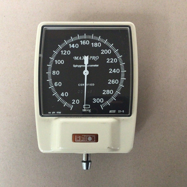 Vintage Medical Equipment, Vintage Sphygmomanometer Blood Pressure Monitor, Made In Japan, Blood Pressure Gauge Medical Tools Retro Medicine
