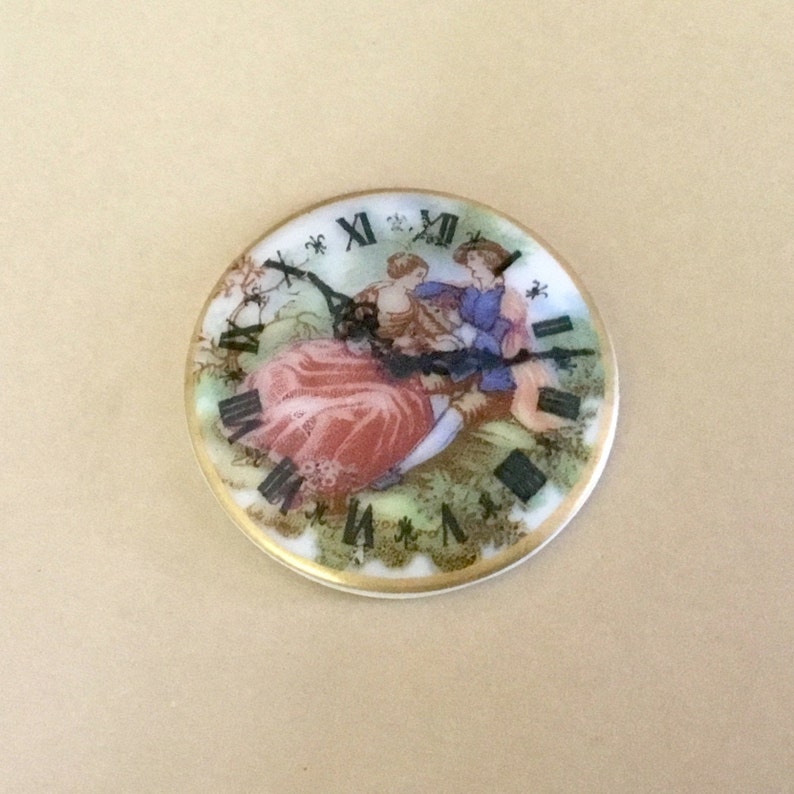 Victorian Couple Cabochon Clock 1970s Ceramic 35mm Flat Backed Round Cabochon For Jewelry Vintage Cabochon Disc Love Romance
