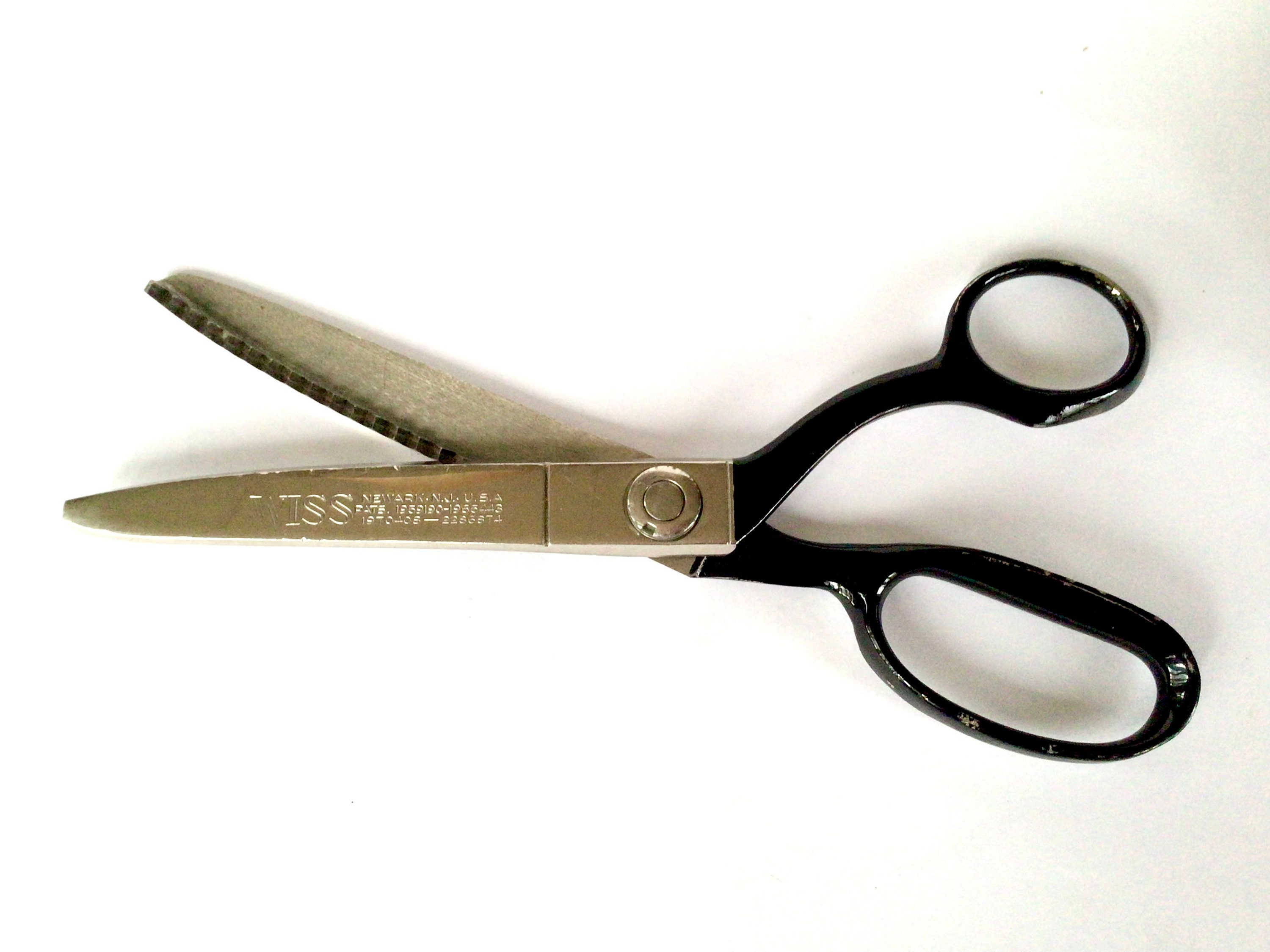 Vintage Black Handle Scissors Pair of Old Scissors Sewing Shears Sewing  Fabric Scissors Craft Scissors Deluxe Kleencut Pinking 