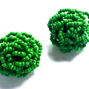 Mod-clip-on oorbellen, vintage groene kraal clip-ons, vintage clips, 1&quot; grote mod oorbellen, retro oorbellen, kousvuller, cadeau voor haar