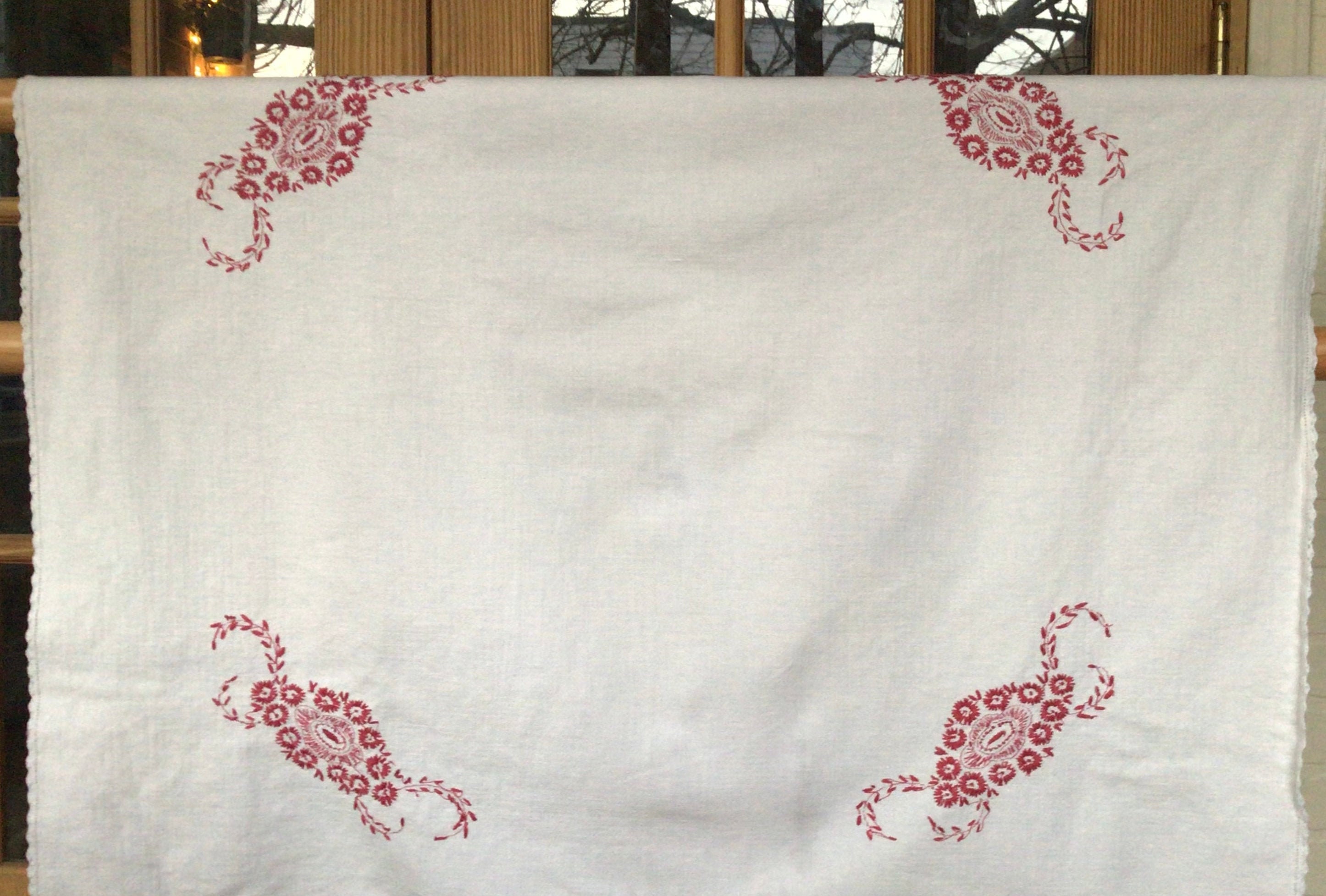 Vintage Embroidered Tablecloth: Mid-century Hungarian Cotton-linen