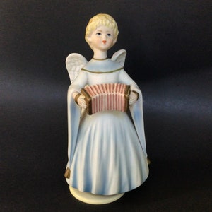 Vintage Music Box, Rotating Angel Music Box Holy Night Music Box Decor Angel For Shelf Retro Music Box for Christmas Angel With Wings Decor