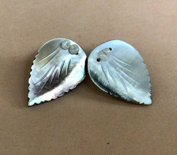 Dainty Shell Earrings Clip On Earrings, 1950s Han… - image 1