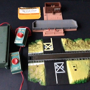 HO Scale Manual Log Loader and Building, Vintage Tyco Prestomatic Train Steam Whistle 1960s Model Train Lover, Railroad Train Sold As Is